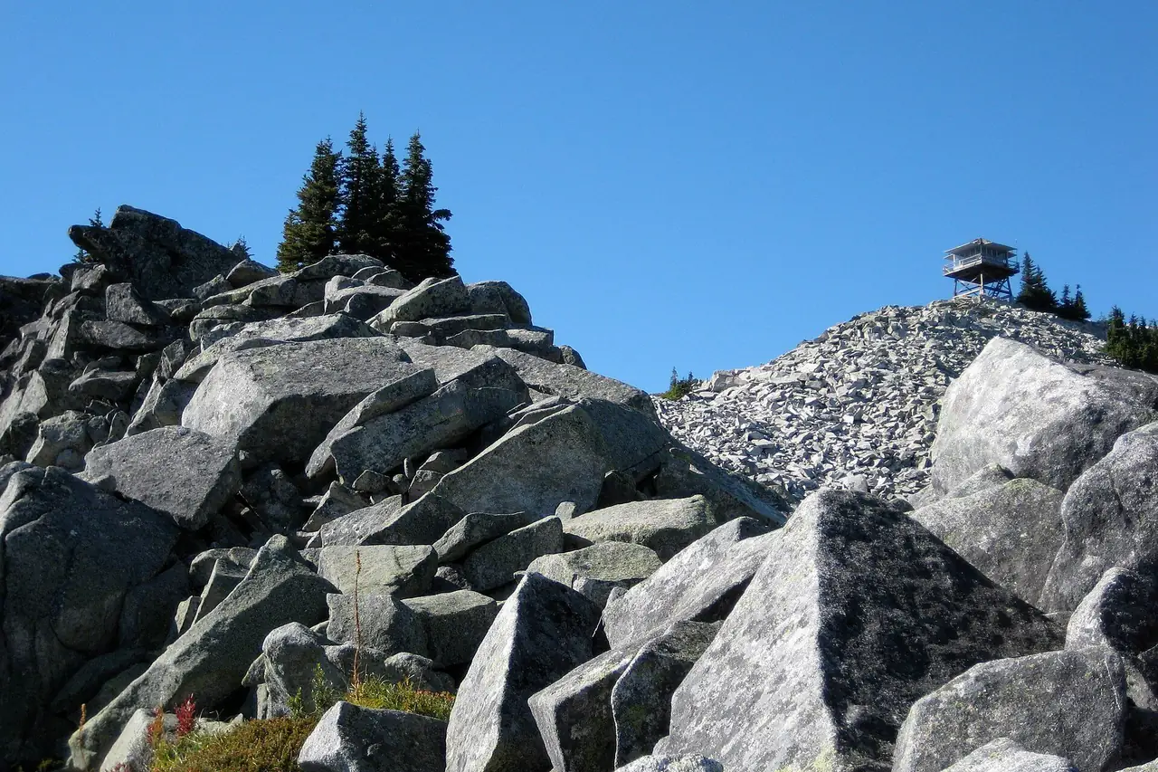 Boulder field below the Granite Mountain lookout in late September