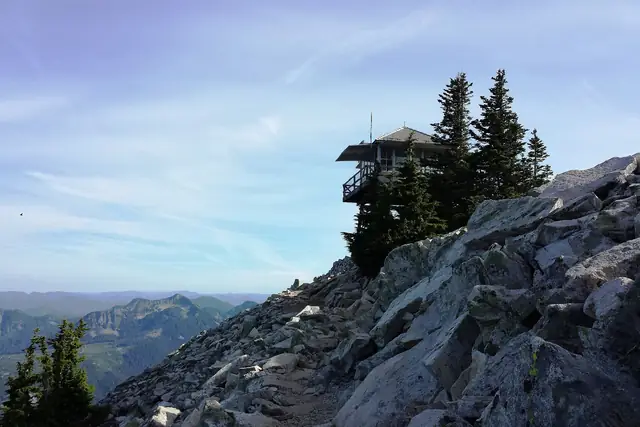 The Granite Mountain lookout above the final boulder slope