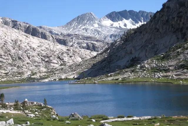A lake and meadow in Evolution Valley on the John Muir Trail