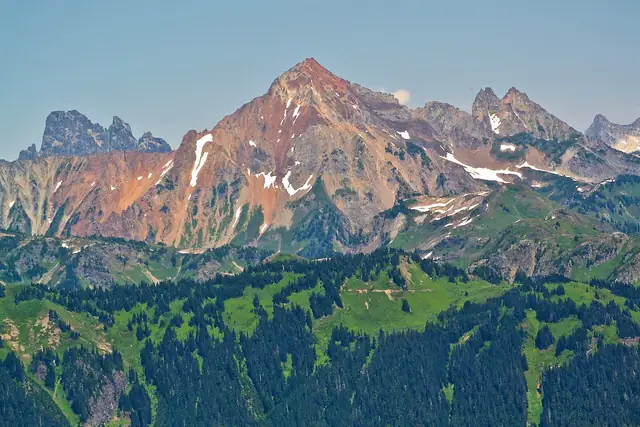 Mt. Larrabee and the border peaks in evening light from the Skyline Divide trail